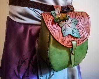 Ivy Leaf, Medium Wood and Leaves belt pouch in handmade leather | Cottagecore, Fairy, Elf, Ranger, LARP, Nymph