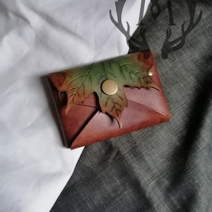 Portamonete Foglia di Acero, Piccolo portafoglio in pelle, Mini Wallet Elfico, Fairy, Celtico, Cottagecore Verde