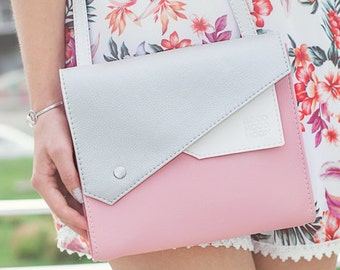 Vegan leather crossbody bag Pink purse Vegan crossbody purse Small messenger bag women Vegan bag Silver handbag Shoulder bag Blush pink bag