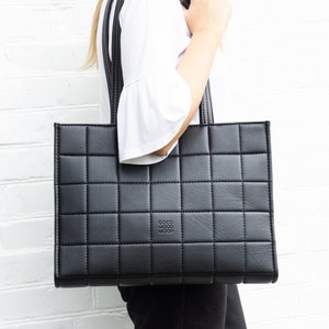 Black laptop bag women Vegan leather computer bag Vegan tote Minimalist 15 inch laptop bag Stylish padded work handbag