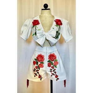 Il set Carter in bianco - stile vintage con frange da cowgirl in stile Nashville