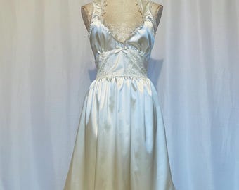 The Jenny Dress - Vintage geïnspireerde crème sweetheart trouwjurk