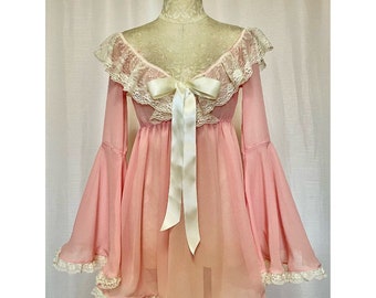 El vestido Penny: babydoll vintage de gasa con mangas acampanadas y volantes con hombros descubiertos