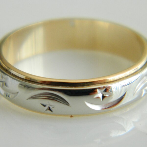 Lovely Vintage 14K Two Tone Gold Star and Moon Wedding Band