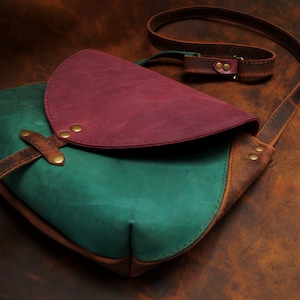 MERIDA Mittelgroße Ledertasche Crazy Horse Crossbody Wunderschön