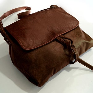 BARONESSA chestnut brown leather crossbody bag