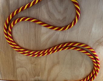 Juguete para gatos con forma de serpiente en un palo