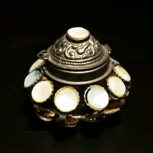 Sale/FREE SHIPPING/Vintage Tin Decorative pill or snuff box. Obscure and rare! Coral type stones on the sides. Very delicate and intricate.
