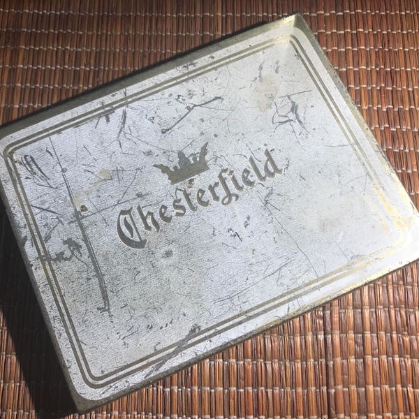 Vintage 1940s Chesterfield cigarette tin box. Excellent condition. Rusty tin