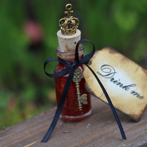 Queen of Hearts/Alice in Wonderland Decorations/Drink Me Bottle/Mad Hatter Tea Party/Wonderland Decor/Mad Hatter Bridal Shower/Mad Tea Party