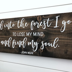 Letrero "I Go to the Forest" / Decoración de pared de viaje / Decoración de guardería de aventuras / Senderismo / Arte de pared de cabaña / Letrero de viaje / Decoración de habitación acogedora