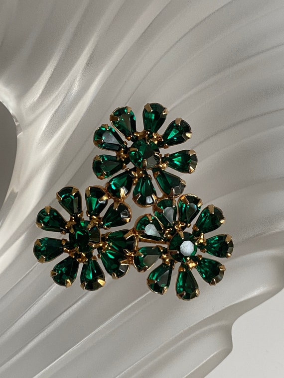 Weiss Rhinestone Green Flower Brooch Vintage