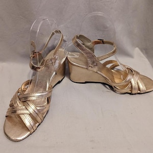 Gold WEDGE SANDALS Vintage 60s-70s Prom, Party Shoes Swing Dance Pin-Up Beach Style  ~Size 7