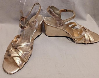 Gold WEDGE SANDALS Vintage 60s-70s Prom, Party Shoes Swing Dance Pin-Up Beach Style  ~Size 7