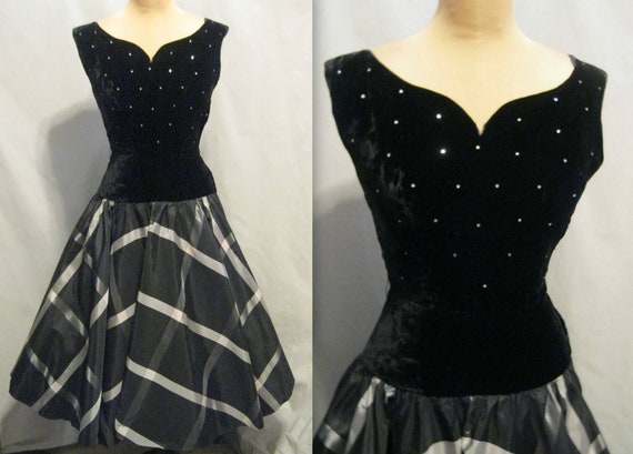 Vintage 40s 50s DRESS New Look Era Black VELVET a… - image 1
