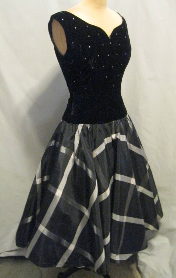 Vintage 40s 50s DRESS New Look Era Black VELVET a… - image 3