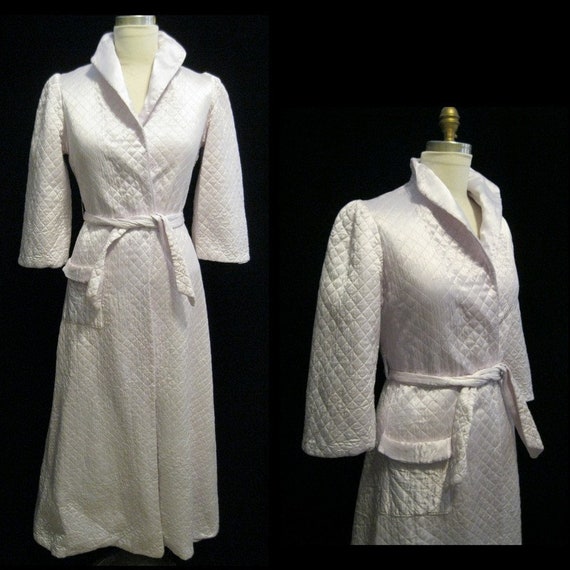 Vintage 40s 50s Rayon SATIN BATHROBE Palest Lavend