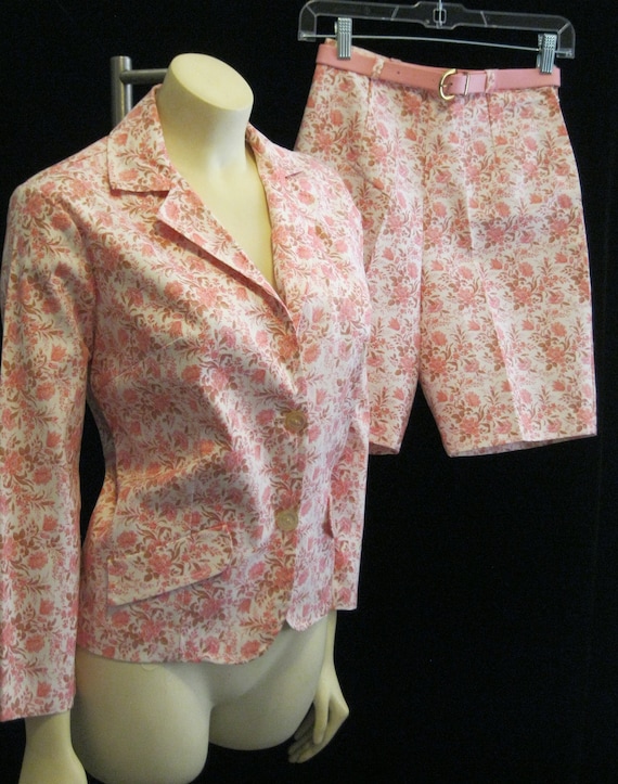 Vintage 60s MOD 2-Piece SHORTS SUIT Jacket Pink F… - image 1