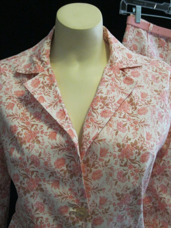 Vintage 60s MOD 2-Piece SHORTS SUIT Jacket Pink F… - image 4