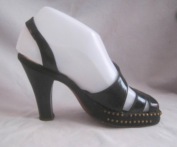Vintage 40s Nailhead PLATFORM Heels Sandals PATENT