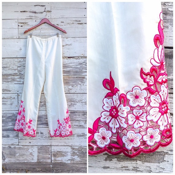 70's high waisted embroidered floral flares • M /