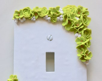 Green Blooms Toggle Light Switch Plate