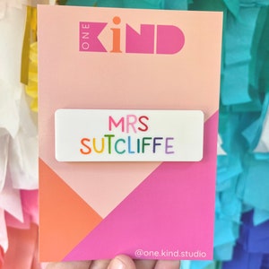 Insignia de nombre de arcoíris acrílico / etiqueta con nombre de ocupación de maestro/a enfermero/a grabada y pintada