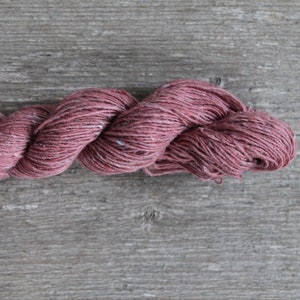 Soft merino yarn Tweed yarn 100gr, 50gr or 25gr mini skein Donegal Soft merino tweed Merino wool Hand knitting yarn old pink tweed 5535 Rea