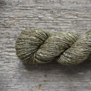 Tweed yarn 100gr, 50gr or 25gr mini skein Donegal Soft merino tweed Merino wool Hand knitting yarn moss green tweed 5523 MELVIN
