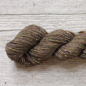 Tweed yarn 100gr, 50gr or 25gr mini skeins Donegal Soft merino tweed Merino yarn Hand knitting yarn Green tweed yarn 5502 BALLYCASTLE