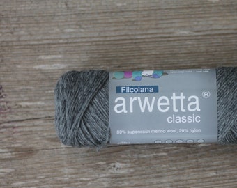 Filcolana Arwetta Classic 50g 4ply Sok garen Kleur 955 Medium Grey (melange)