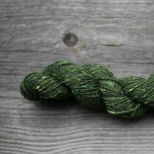 Tweed yarn 100g, 50g or 25g mini skeins/cakes Donegal Soft merino tweed Merino wool Hand knitting yarn Green tweed yarn 5525 Graney