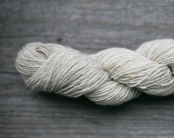 Tweed yarn 100gr, 50gr or 25gr mini skein Donegal Soft merino tweed Merino wool Hand knitting yarn Natural white tweed 5507 SWILLY