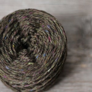 Morbido Donegal 2PLY Tweed 100gr o 50gr Morbido tweed merino Filato merino Filato per maglieria a mano filato tweed verde 5502 BALLYCASTLE