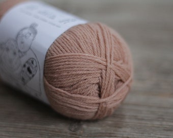 Retrosaria Rosa Pomar Pegulhal fingering weight yarn natural