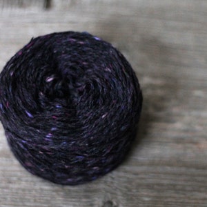 Soft Donegal 2PLY Tweed 100gr or 50gr cakes Soft merino tweed Merino yarn Hand knitting yarn purple tweed yarn 5531 BANTRY