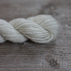 Donegal Killcara Tweed yarn Pure new wool yarn Hand knitting yarn Undyed natural white color 1443 Annagarry