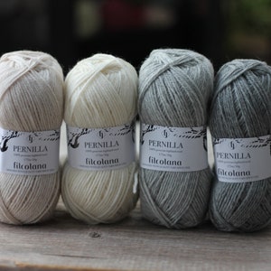Filcolana Pernilla 50g Cor 977 Marzipan 101 Branco Natural 957 Cinza muito claro 954 Cinza claro