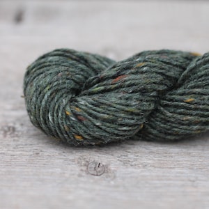 Filato Donegal Kilcarra Tweed 100gr o 50gr torte/gomitoli Filato di pura lana vergine Filato per maglieria a mano Tweed verde Tweed Aran 4756 DUNGLOW