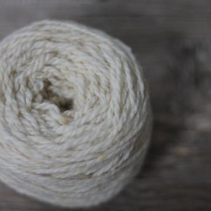 Soft Donegal 2PLY Tweed 100gr or 50gr  cakes/skeins Soft merino tweed Merino yarn Hand knitting yarn Natural white tweed yarn 5507