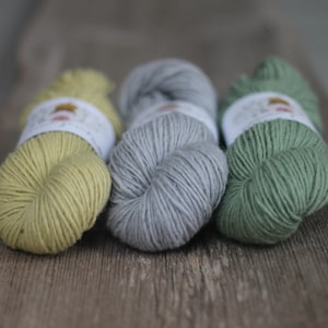 MARUMA yarns Chunky wool 100% Wool yarn 85g/2.99oz 1ply Natural wool yarn Pastel colors  - yellow, gray and green