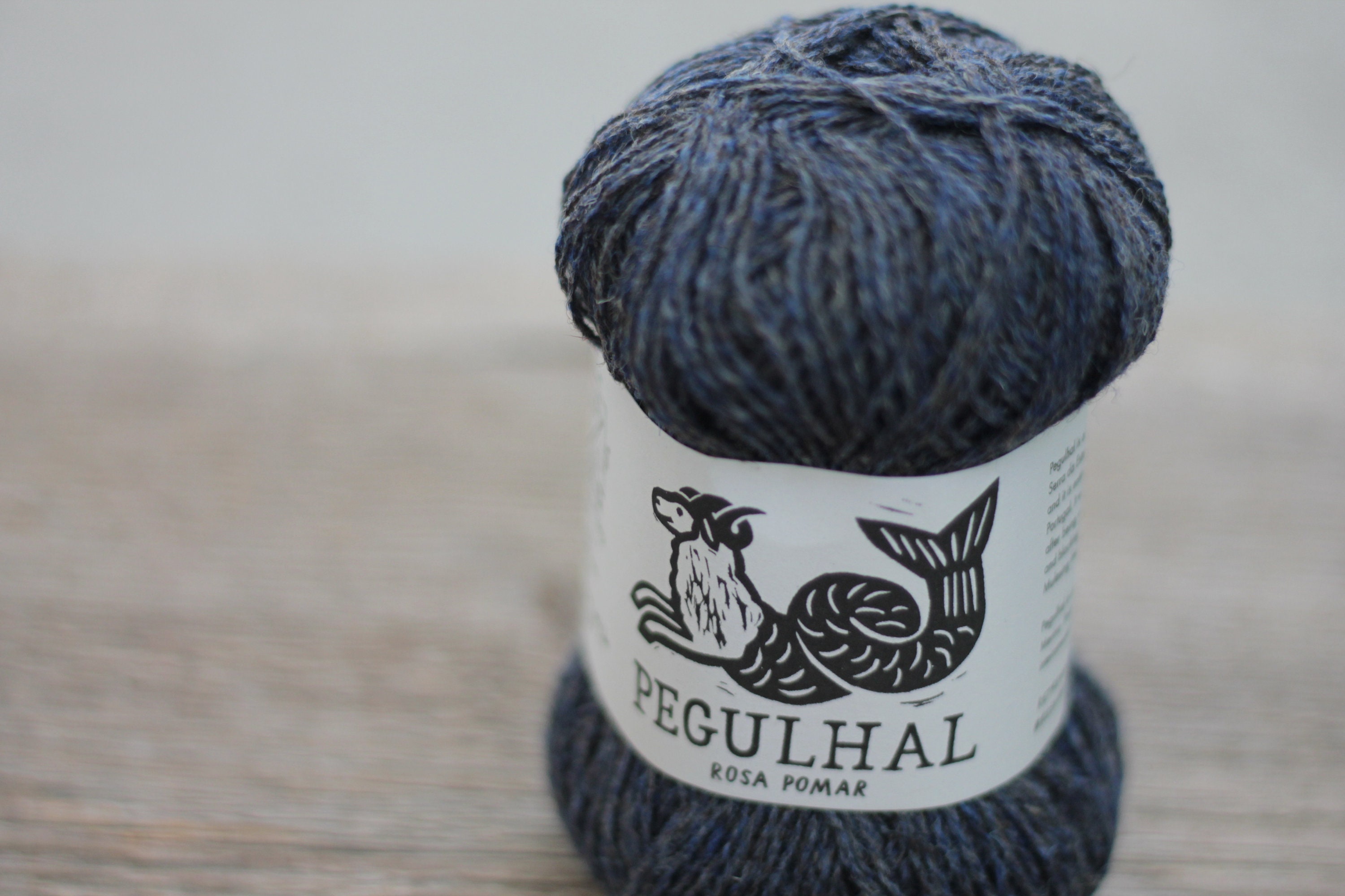 Retrosaria Rosa Pomar Pegulhal fingering weight yarn natural