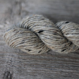 Donegal Killcara Tweed yarn 100gr or 50gr cakes/skeins Pure new wool yarn Hand knitting yarn Gray tweed Aran tweed 4585 Buncrana