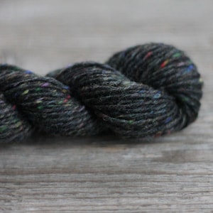 Donegal Kilcarra Tweed Garn 100gr oder 50gr Kuchen/Wolle Reines Schurwollgarn Handstrickgarn Tweed Aran Tweed 4732 Millstone