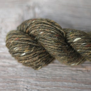 Donegal Kilcarra Tweed yarn 100gr or 50gr cakes/skeins Pure new wool yarn Hand knitting yarn Green tweed Aran tweed 4893 Kilcar