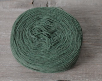 WoolDreamers unspun wool yarn Manchelopi preyarn color Manchelopi Verde Botella