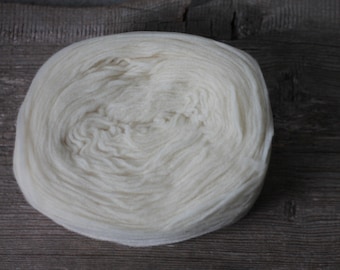 WoolDreamers unspun wool yarn Manchelopi preyarn color Manchelopi Blanco Natural undyed