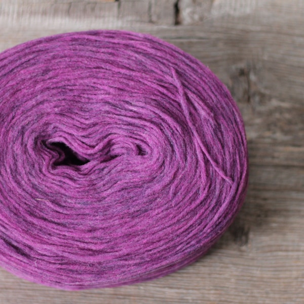 WoolDreamers unspun wool yarn Manchelopi preyarn color Manchelopi Lavanda