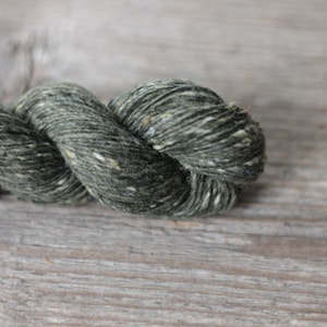 Tweed yarn 100gr, 50gr or 25gr mini skein Donegal Soft merino tweed Merino wool Hand knitting yarn moss green tweed 5561 Moss