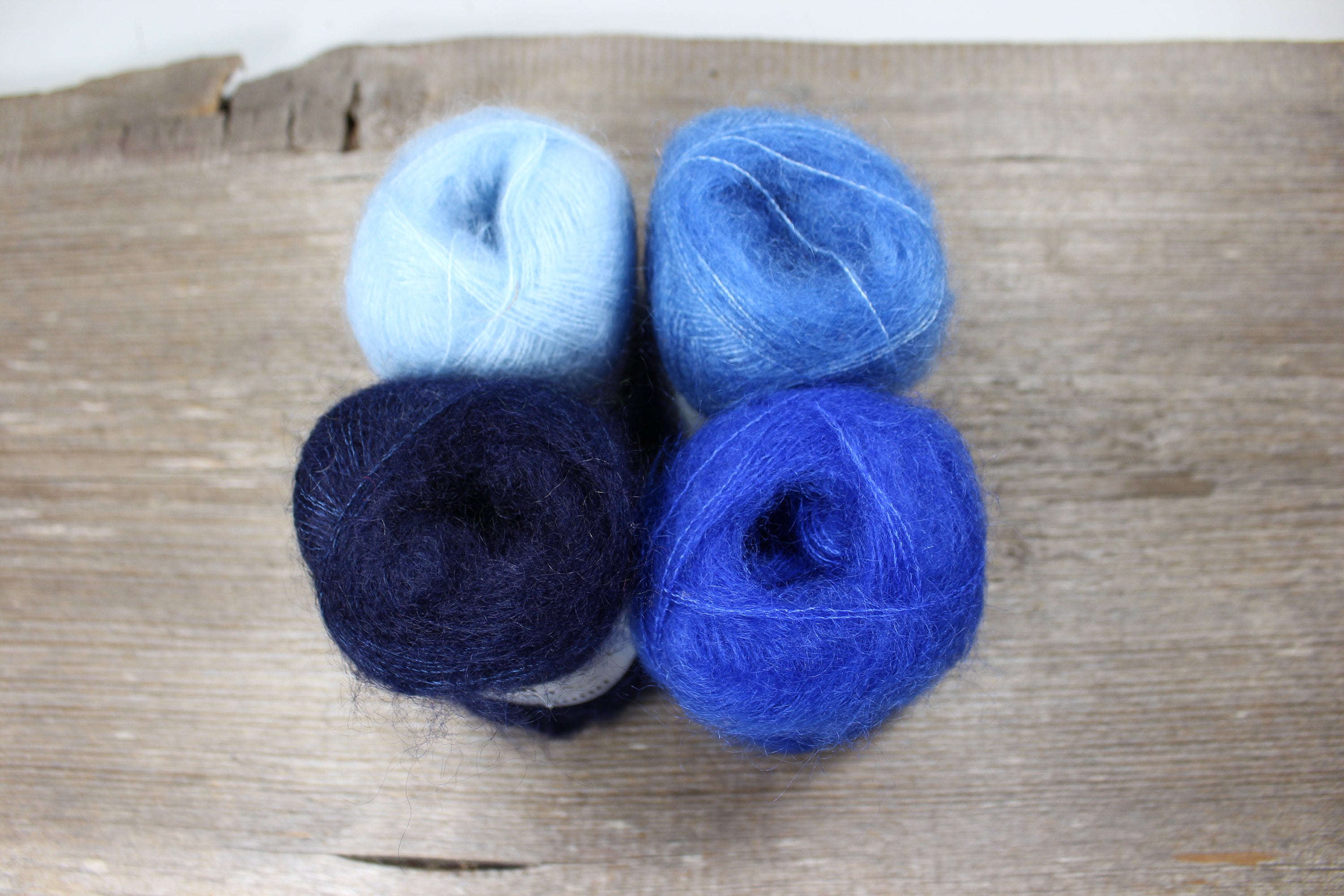 Mending yarn wool mix cobalt blue 15m